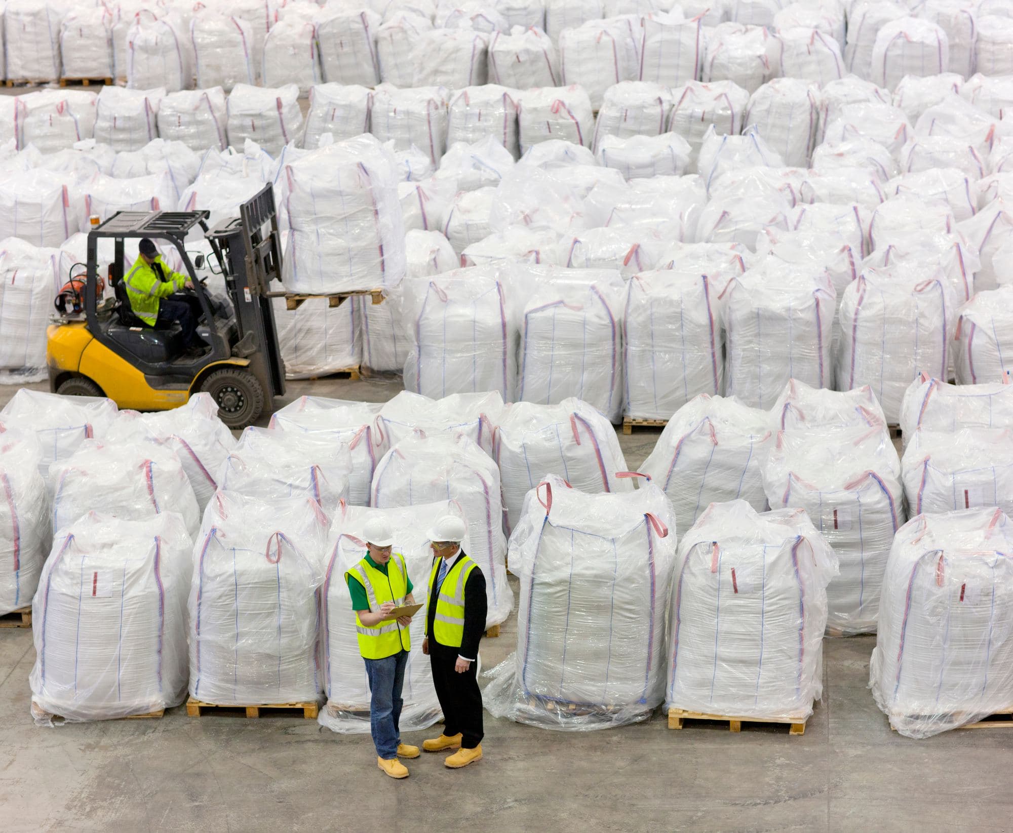 Big bags GRVS manutentionnés dans une installation fabricant
